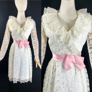 vintage wedding dress / 60s white lace short weddi